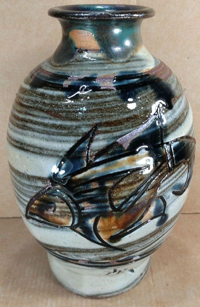 【本物保証】金城次郎 壷屋焼花瓶(海老魚紋）共箱 栞 人間国宝 壺屋焼 未使用