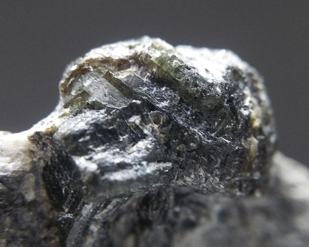 496 アレキサンドライト 母岩付 原石 結晶 ブラジル産