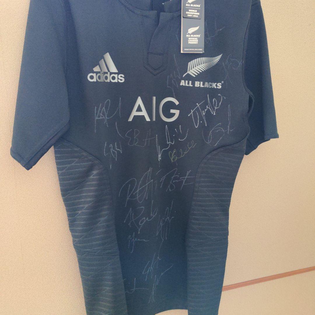 オールブラックス　選手直筆サイン入りユニフォーム。リッチー・モウンガ、バレット
