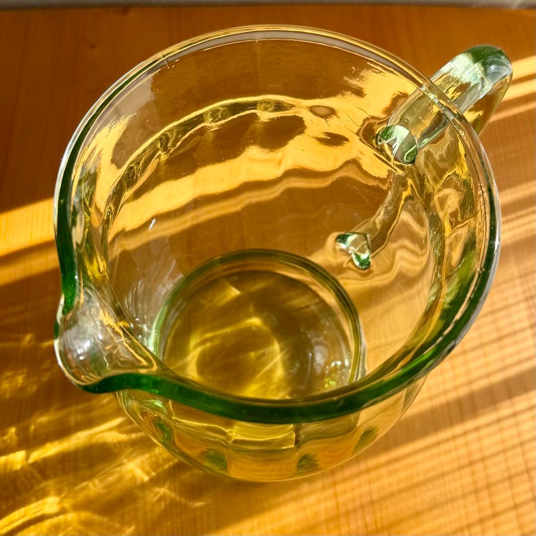 ヴィンテージ　ウランガラス　グリーン　ジャグ ／ ピッチャー