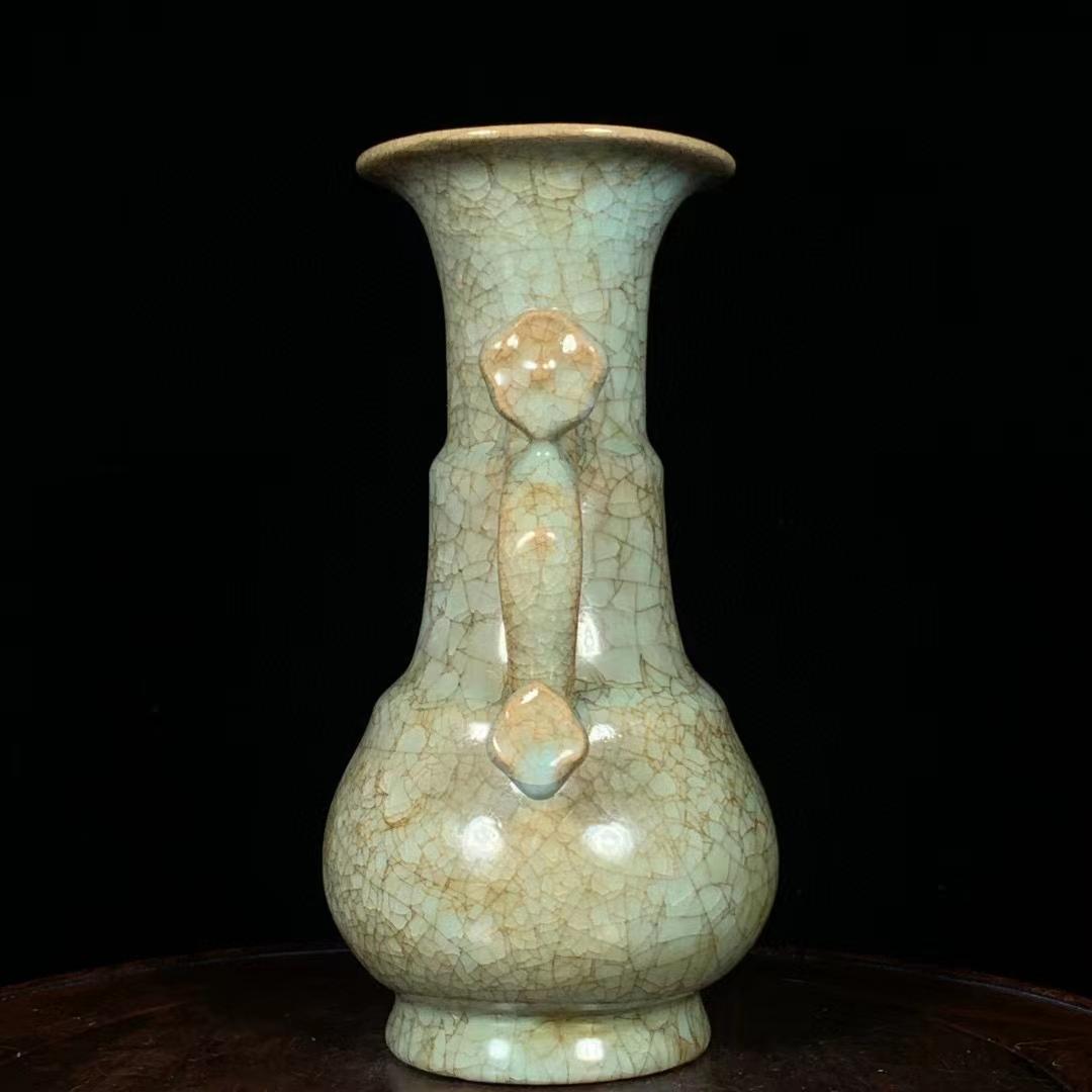 中国古美術・旧蔵の磁器・如意両耳瓶・14x22cm・置物・書道・茶道具・文房具