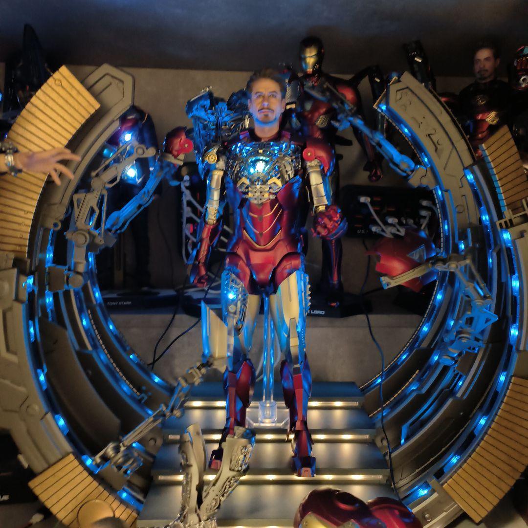 ホットトイズ アイアンマンマーク6 2.0 パワードスーツ装着機付 カスタマイズ