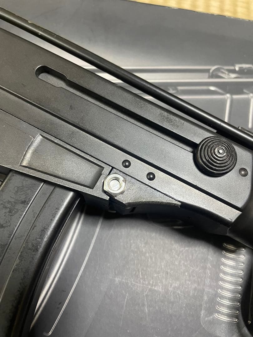 東京マルイ　スコーピオンvz61 電動コンパクトマシンガン 充電器バッテリー付き