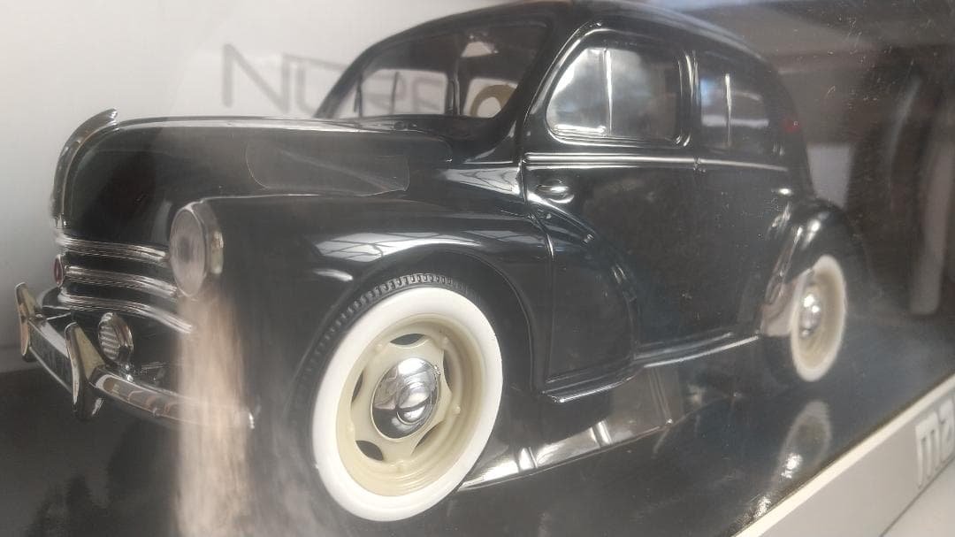 1/18 NOREV Renault ルノー 4CV 1954年 ブラック