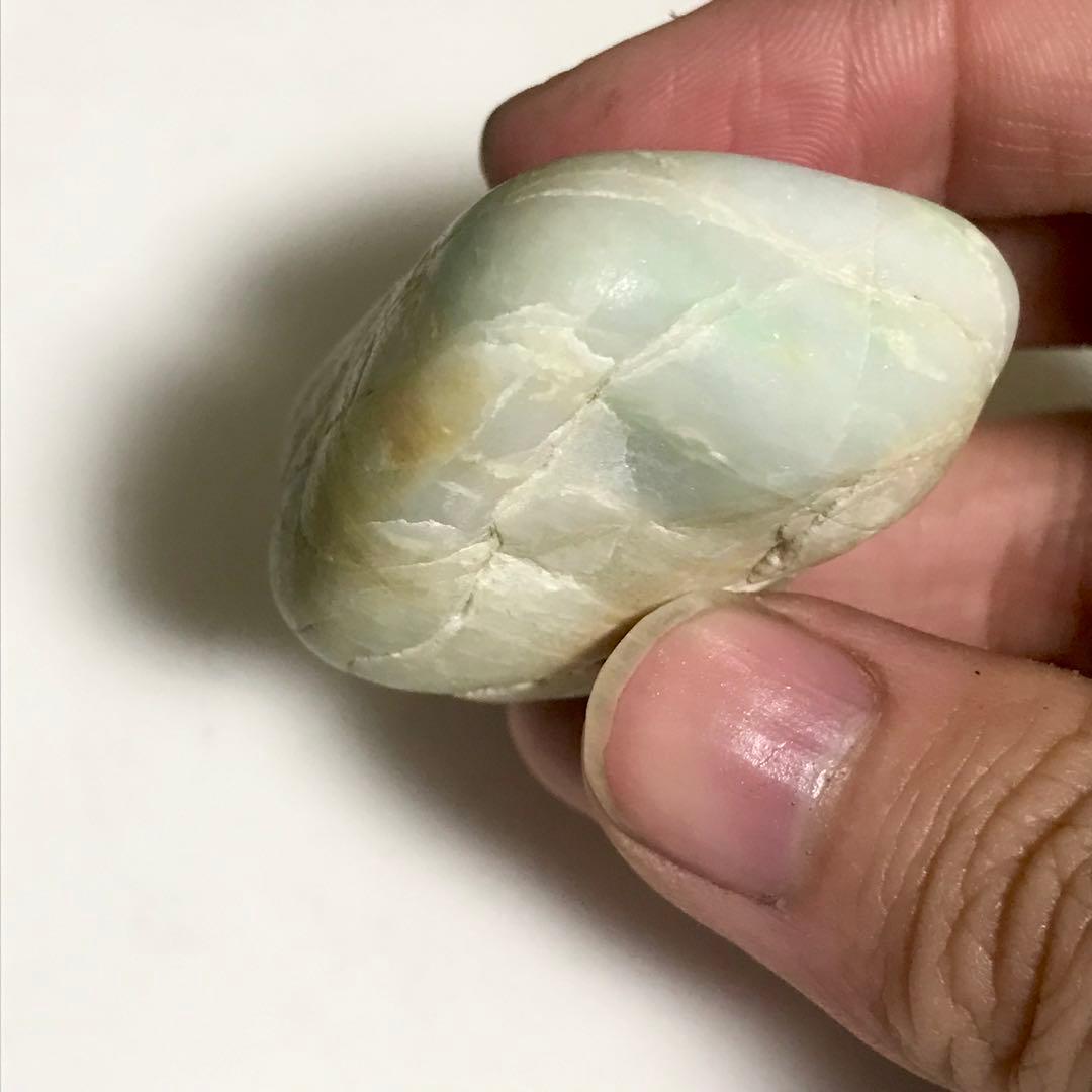 糸魚川翡翠　白地に緑　海石　97g