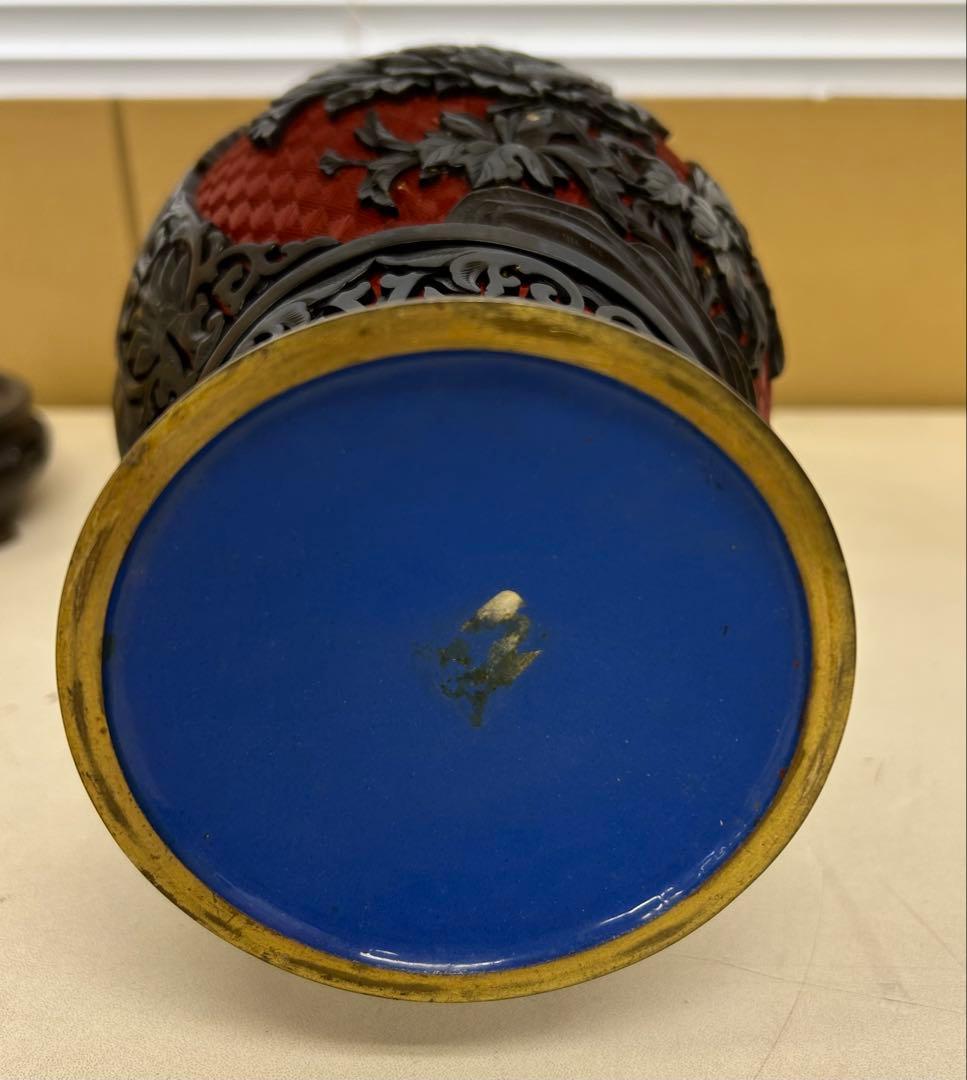 P209 中国古美術 古玩 花瓶 黒堆朱 木製円台付 堆朱　希少　美術品　工芸品