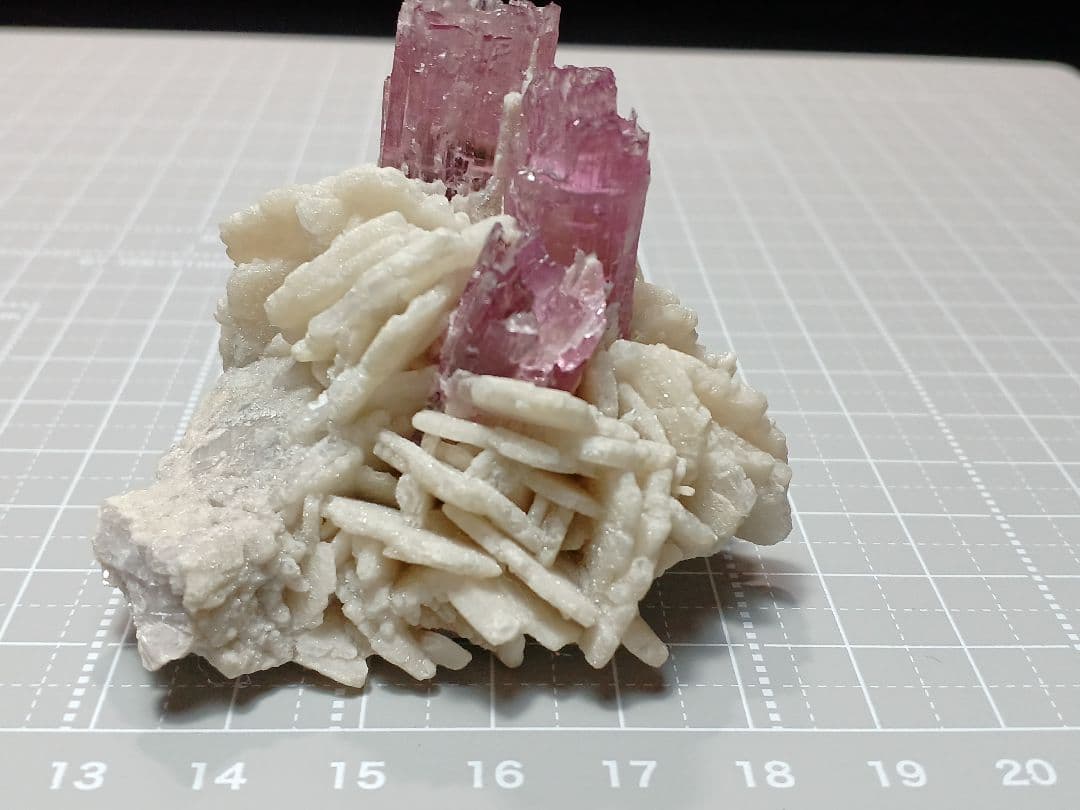 GG　ピンクトルマリン　原石　鉱物標本