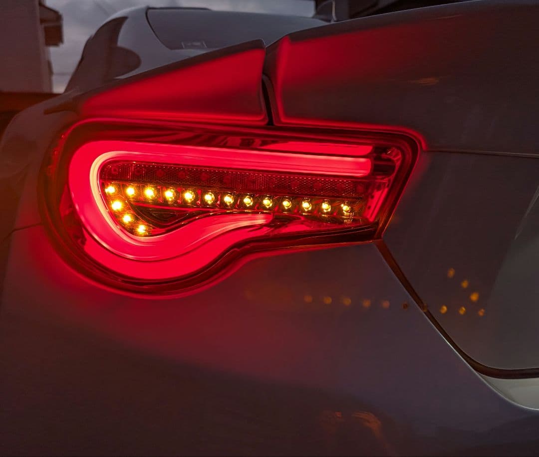 86 BRZ ヴァレンティ テールランプ シーケンシャル　【一部不点灯あり】