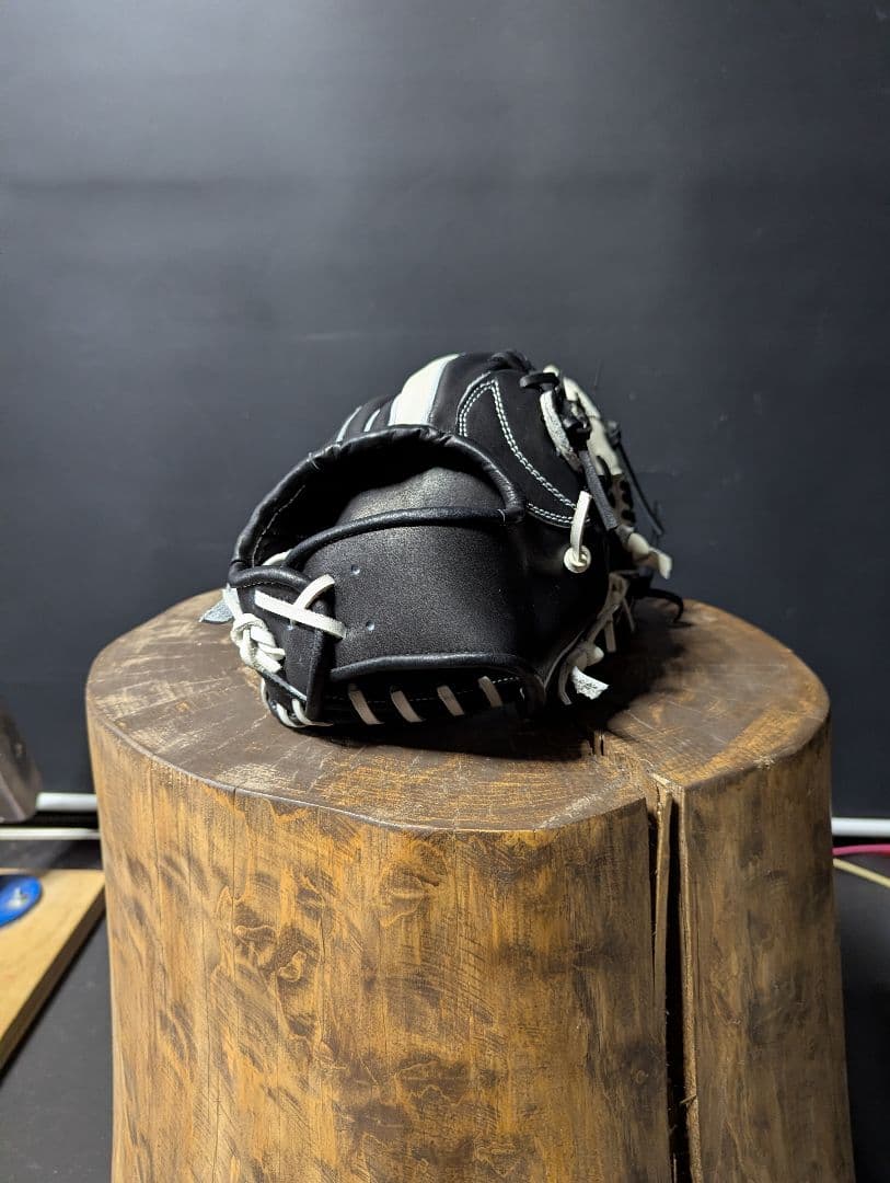 ブラック×ホワイト 軟式外野手用野球グローブ