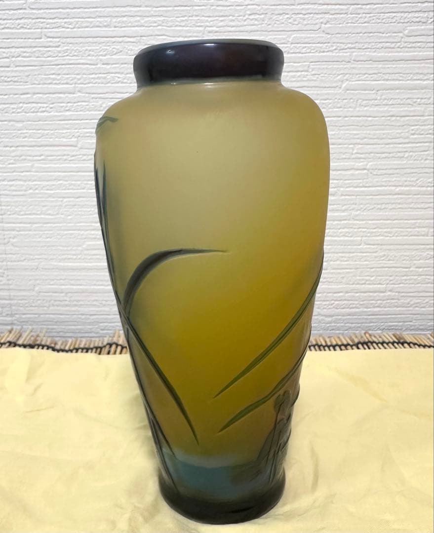 ガラス工芸作家　亀井治美　幻彩琳　水辺菖蒲文壺　真作保証