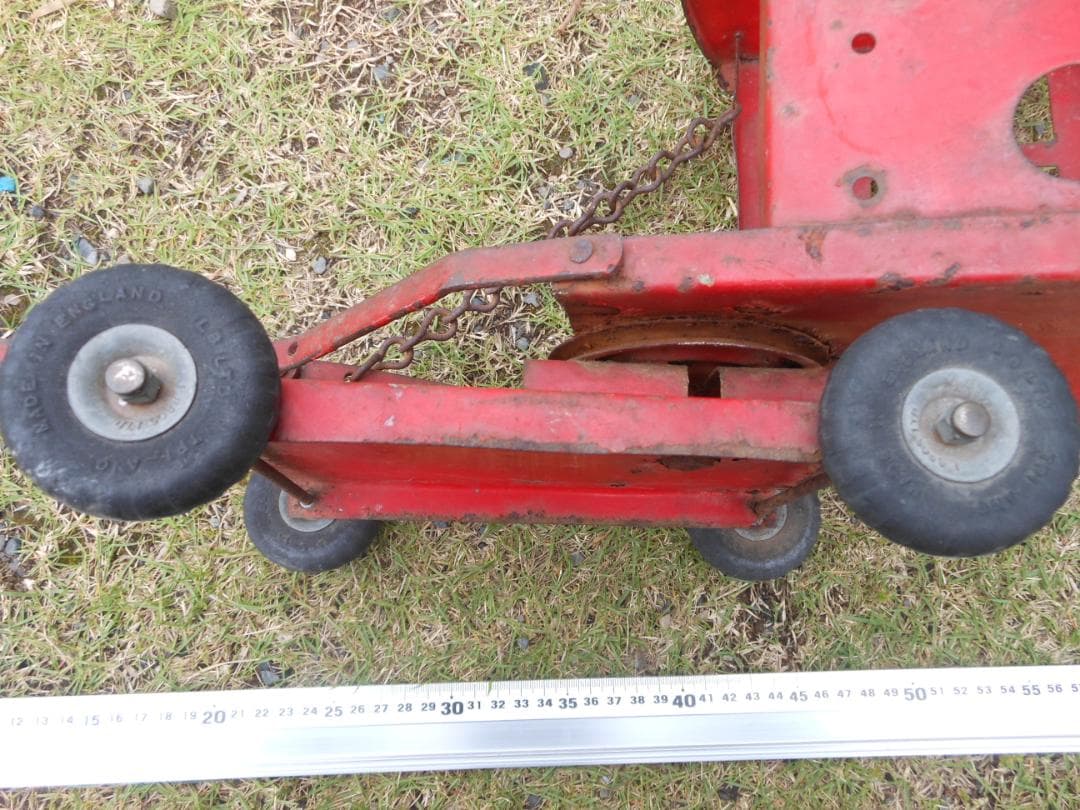 赤い トライアングクレーン　移動式クレーン　モバイルクレーン