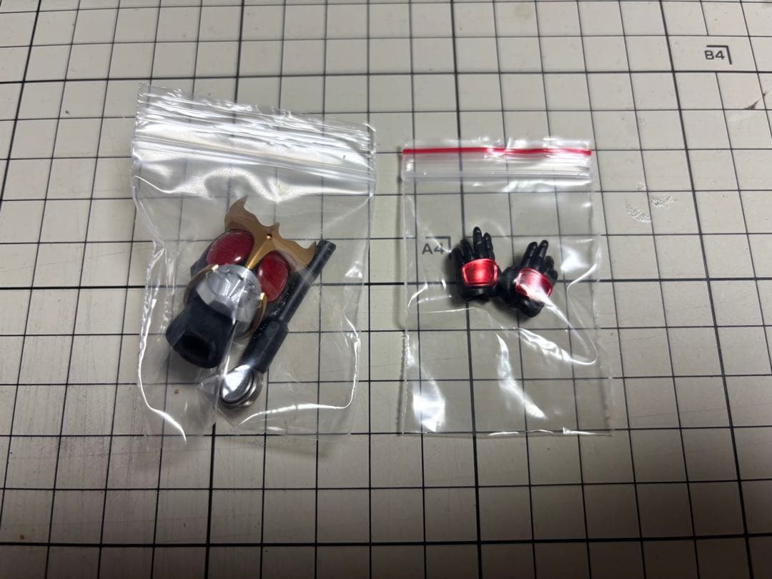 【新品】フィギュアーツ真骨彫専用　クウガ赤目発光ヘッド＋マイティ用構え手首セット