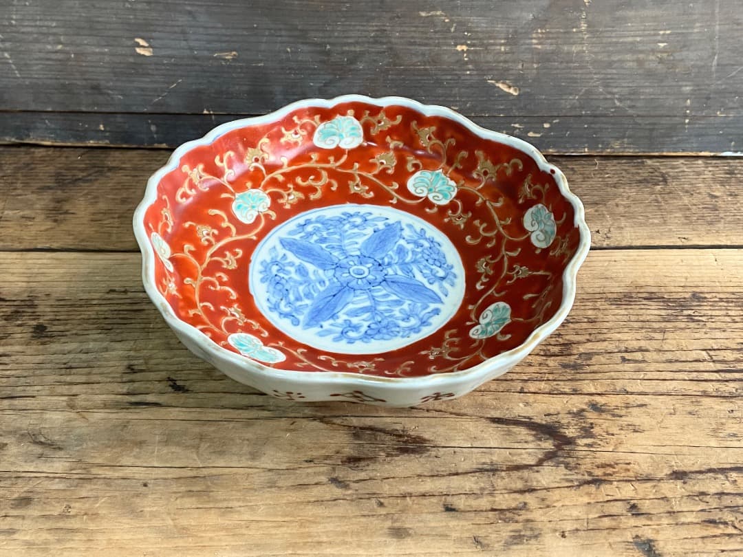 みぃちゃん様リクエスト 古伊万里 赤絵金彩オランダ唐草クルス文輪花皿 3客/染錦