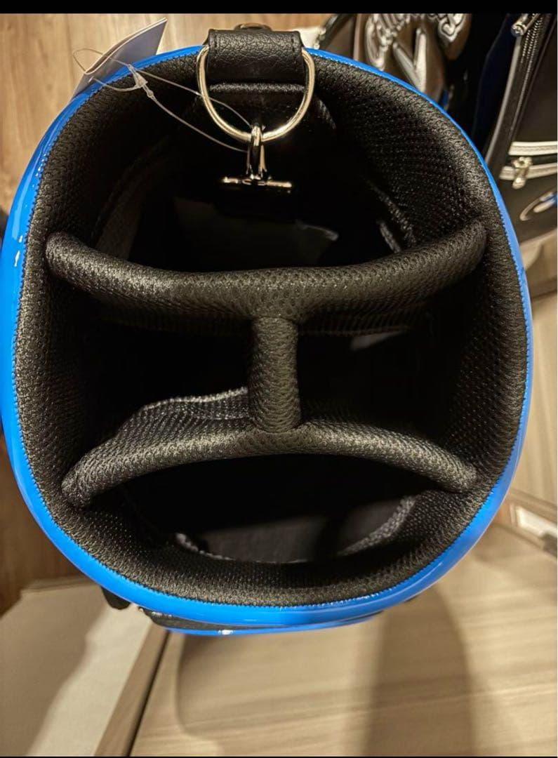 ロゴ付きのCallaway製ゴルフキャディバッグ