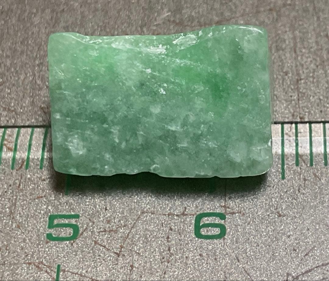 ［金山谷産　緑色］　糸魚川翡翠2g ヒスイ　ひすい