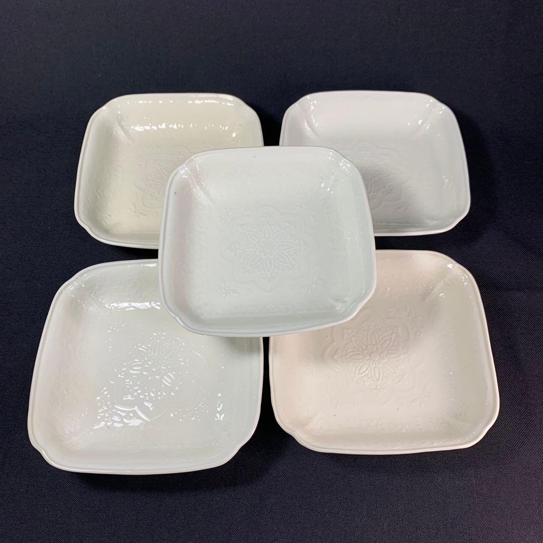 K542☆古い 愛媛 砥部焼 向井製 淡黄磁膾皿 5人前 陽刻 白磁 共箱付