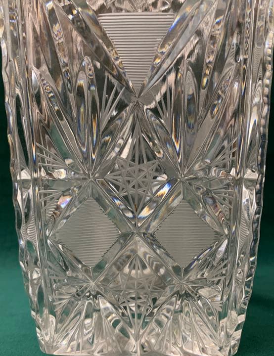 ボヘミアン カットグラスの花瓶、ガラス工芸品