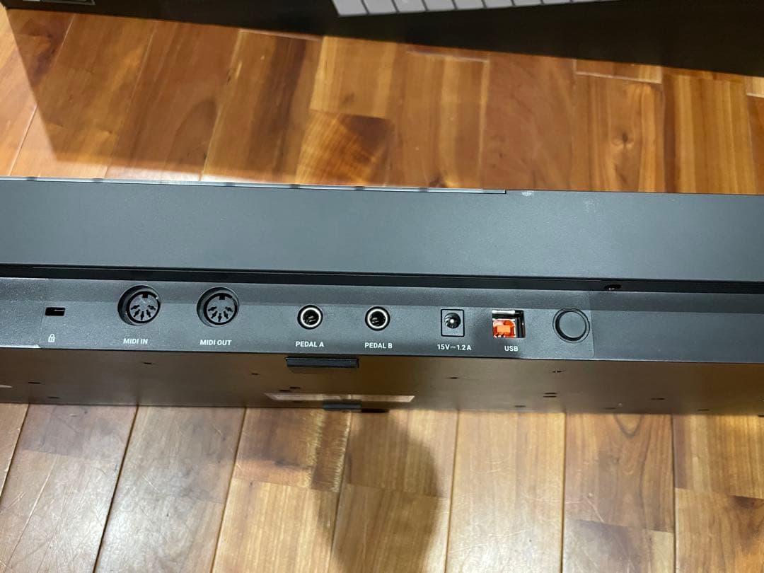 ①KOMPLETE KONTROL S49 MK2 ライセンス有