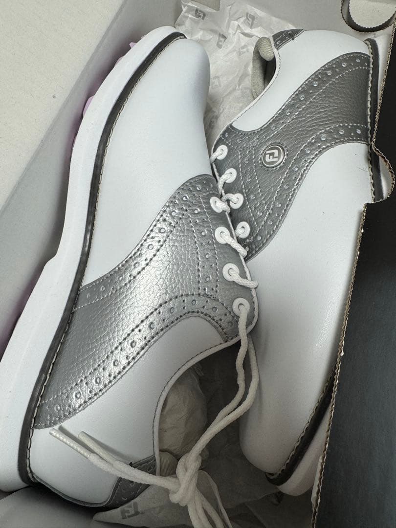 大値下げしました！大人気ブランド女性用ゴルフシューズ ホワイト 【新品・未使用】