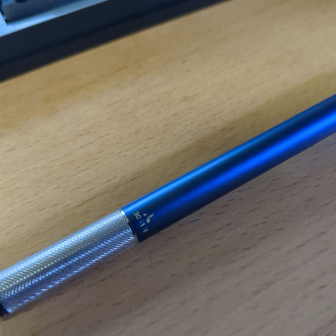 製図用 三菱 hi-uni M5-3051FF シャーペン ハイユニ 紺 指先