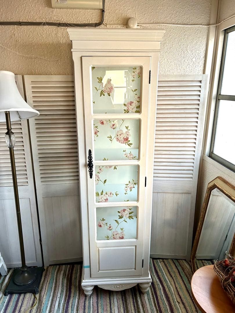 フラワー柄ガラス扉キャビネット　【直接引き取り限定】