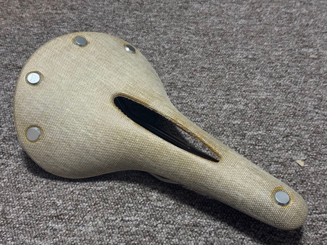 BROOKS 穴空きタイプ カンビウム C-17