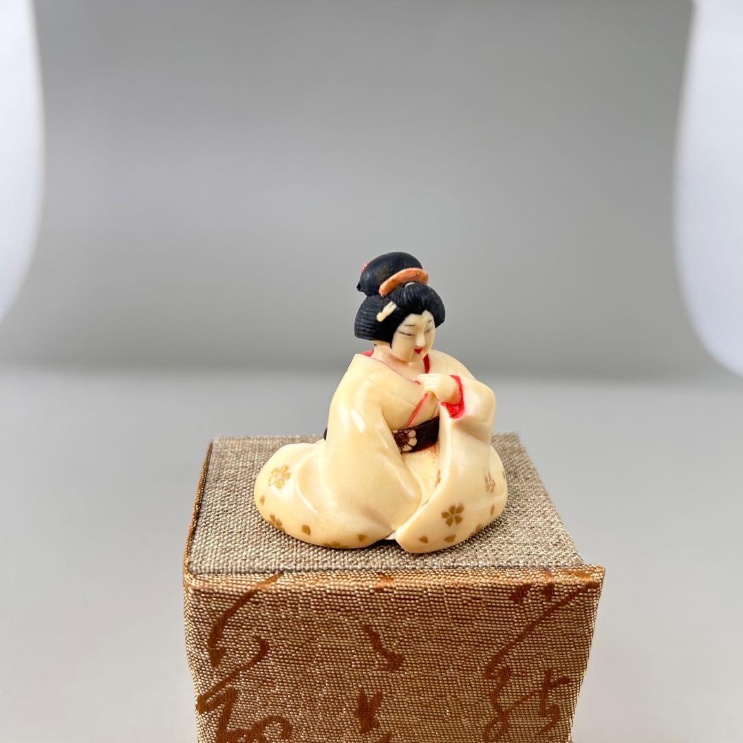 本物保証 鯨歯 鯨牙 根付 置物 在銘 芸者 舞妓 春画 細密彫刻 共箱付