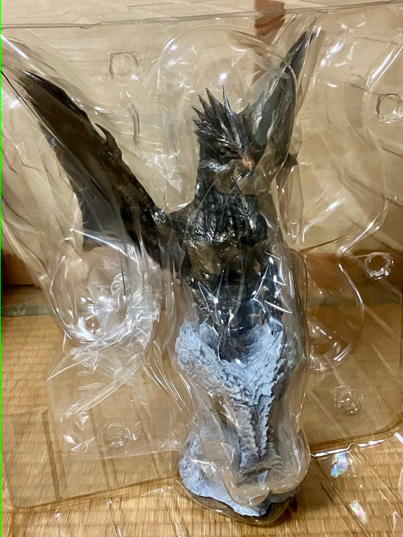初期版　鋼龍クシャルダオラ　フィギュア　モンスターハンター クリエイターズモデル