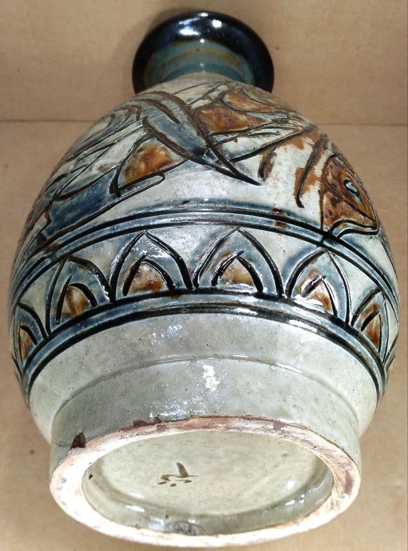 【本物保証】金城次郎 海老魚紋花瓶(海老2魚2）共箱 栞 人間国宝 美品 壷屋焼