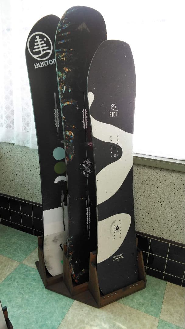 スノーボードディスプレイスタンドラック　３本用　右側用　カラーウォルナット