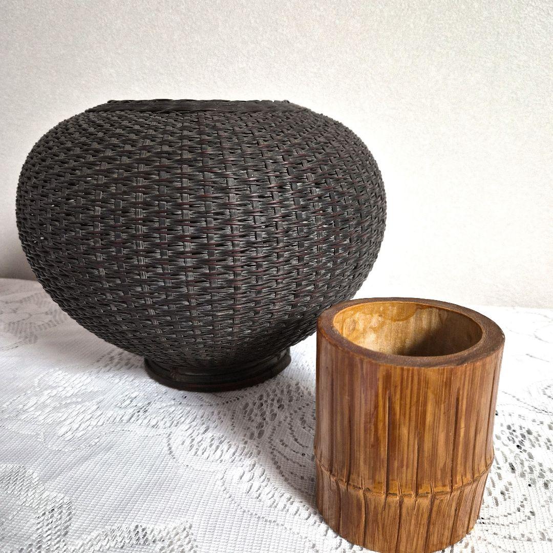 竹の編み込み花入れ