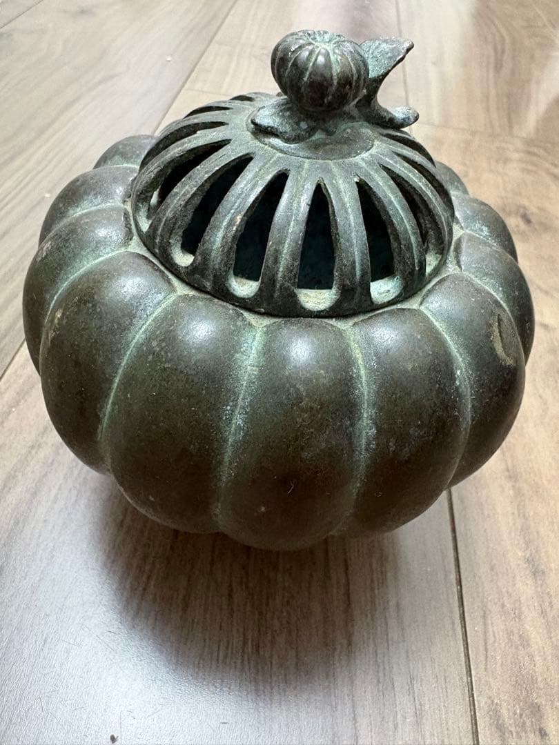 青銅南京型菊摘 カボチャ型3足香炉 清富在銘