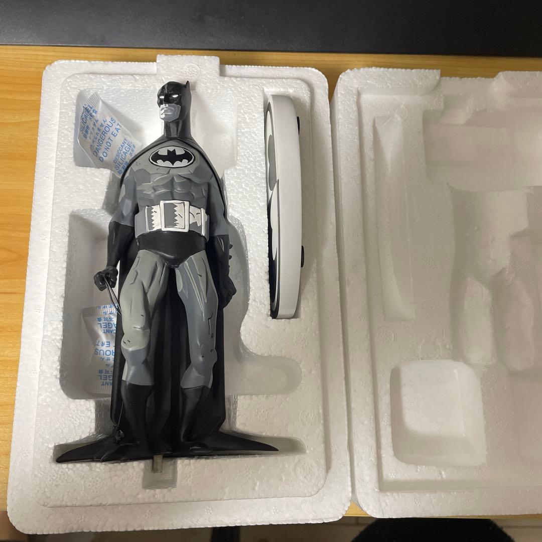 ＤＣバットマン ブラック＆ホワイト フィギュア マイク・ミニョーラ スタチュー