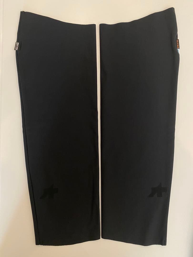 アソスassosニーウォーマー　R WINTER KNEE WARMERS P1