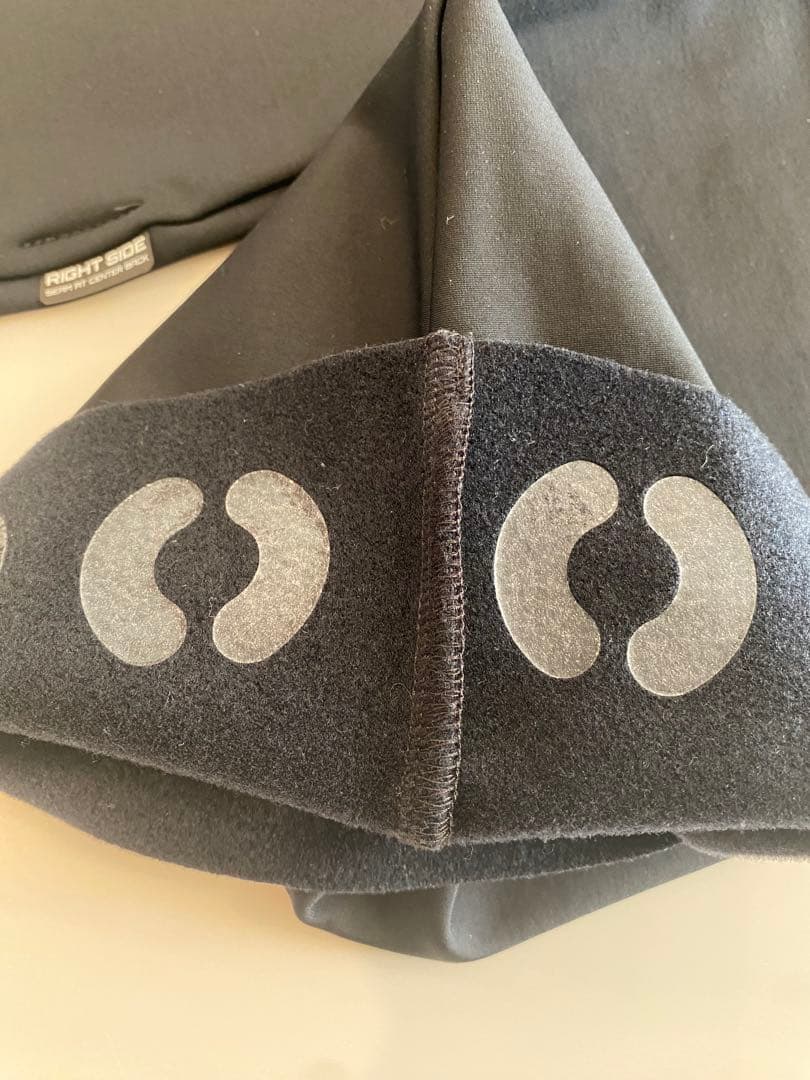 アソスassosニーウォーマー　R WINTER KNEE WARMERS P1