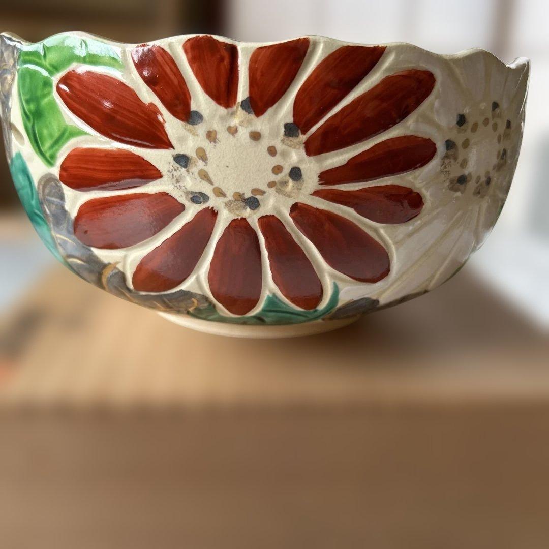 赤と緑の花模様の菓子鉢