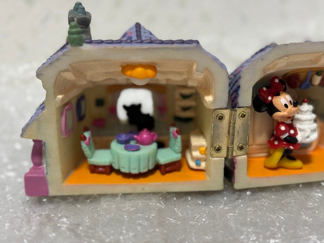 ディズニー　ディズニーランド　ミニーの家　トューンタウン　陶器　置物