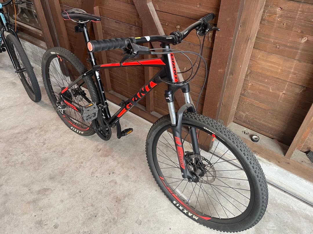 ぶ*ゅ様 (福岡引取り限定)最終値下げGIANTマウンテンバイクMサイズ ブラッ