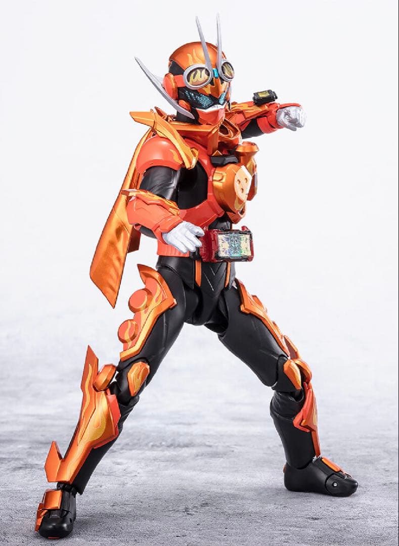 新品 S.H.フィギュアーツ 仮面ライダーファイヤーガッチャードデイブレイク