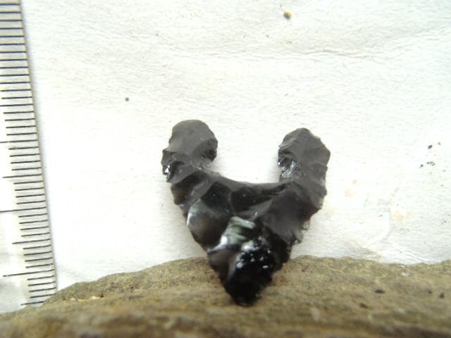 精密加工された 石器 北海道十勝産黒曜石　　149