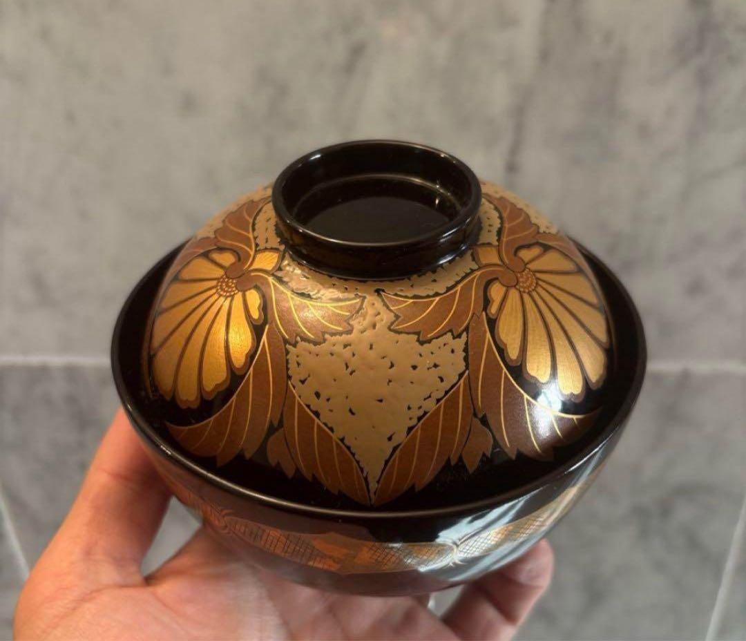 ふんだんに使われた金彩やお花、幾何学模様が美しい絢爛豪華な木製輪島漆塗りお椀2客