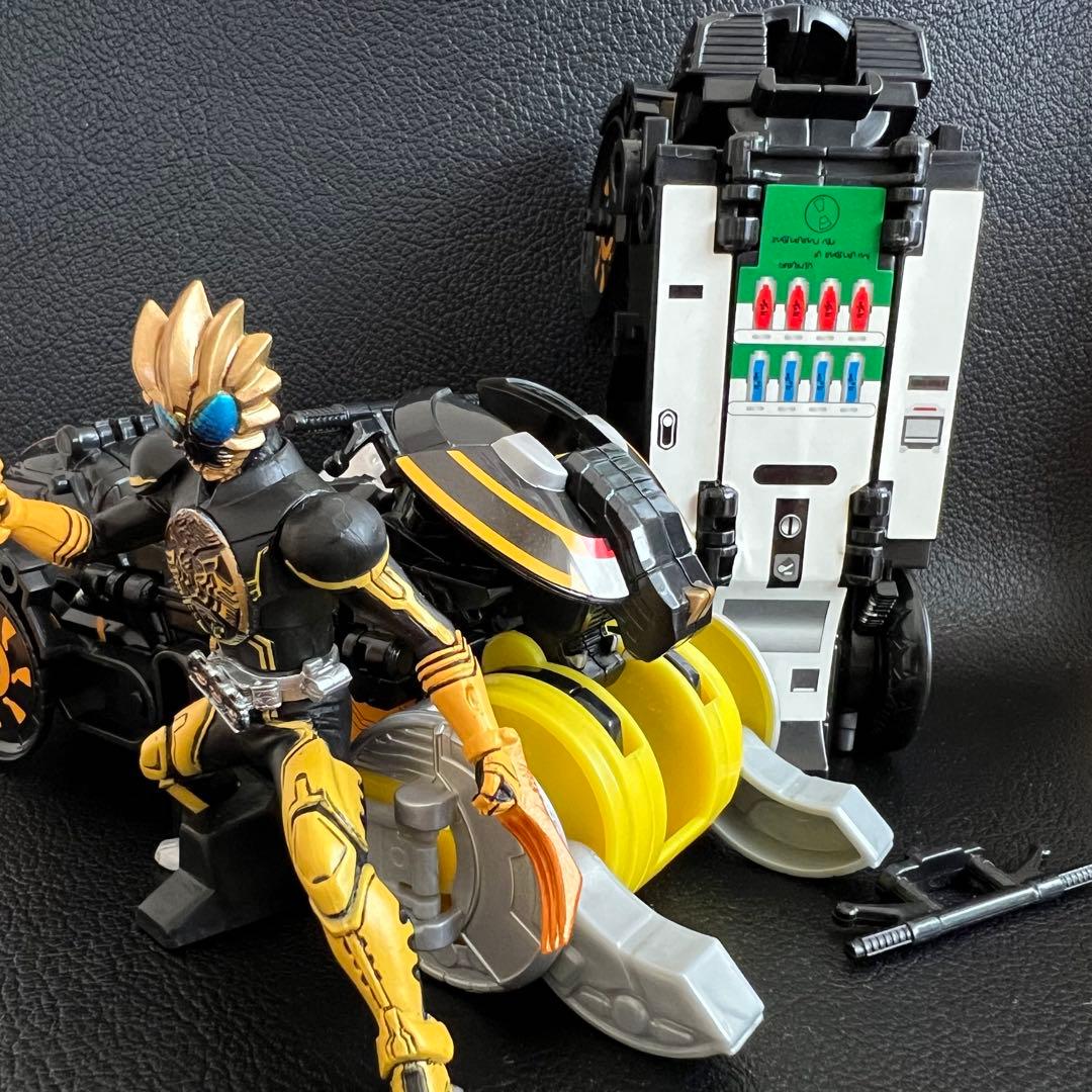 ■ 食玩 仮面ライダーオーズ ラトラーターコンボ ライドベンダー カンドロイド