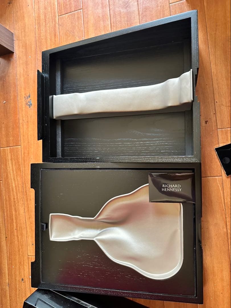 RICHARD HENNESSY ボトルケース