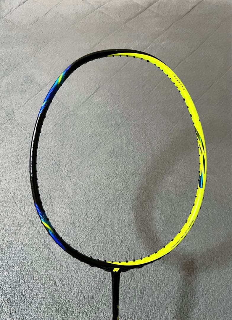 アストロクス77バドミントンラケット / ASTROX 77 4U
