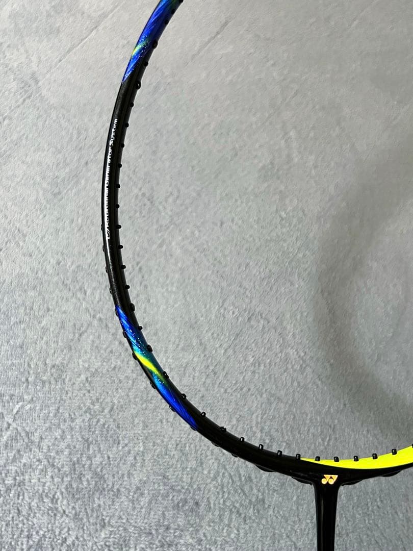 アストロクス77バドミントンラケット / ASTROX 77 4U