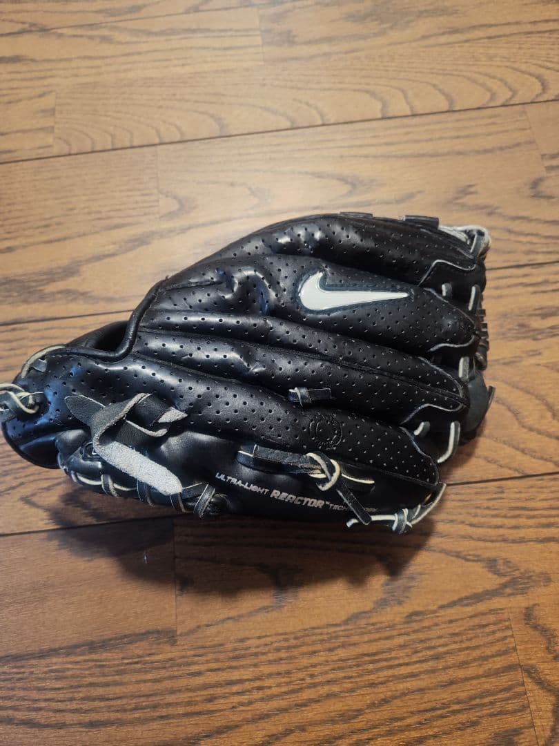 激レア　左利き用Nike ピッチャー 軟式グローブ