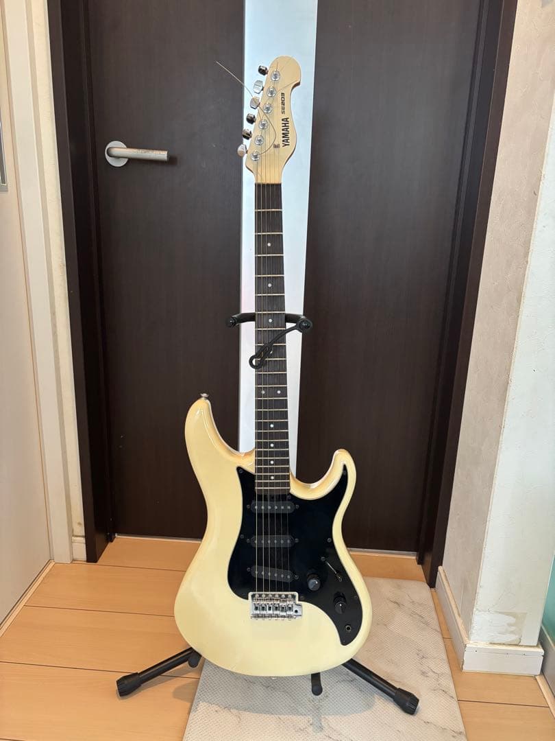YAMAHA SE203 アイボリー　ストラトタイプ