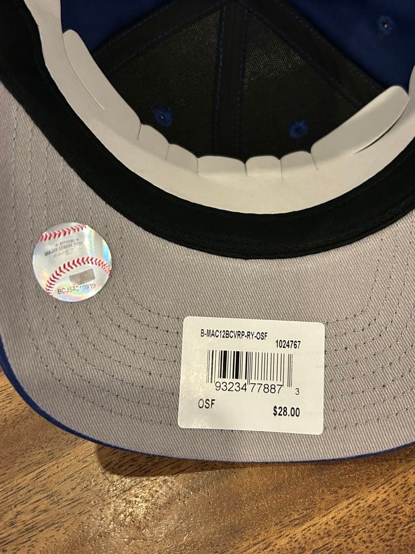 【FAN FAVORITE】キャップ　ドジャース　サイズフリー　ボール付き