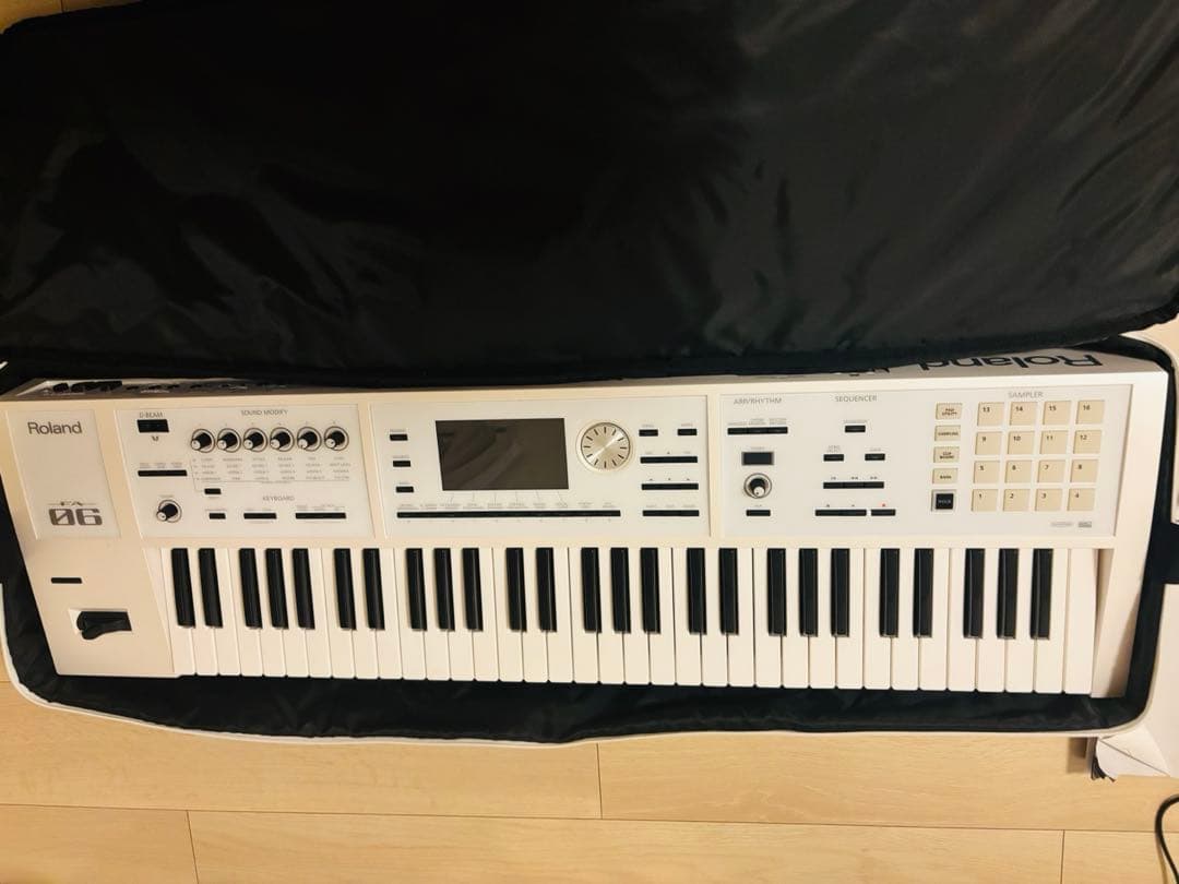 Roland FA-06 限定ホワイト　年内最終セール