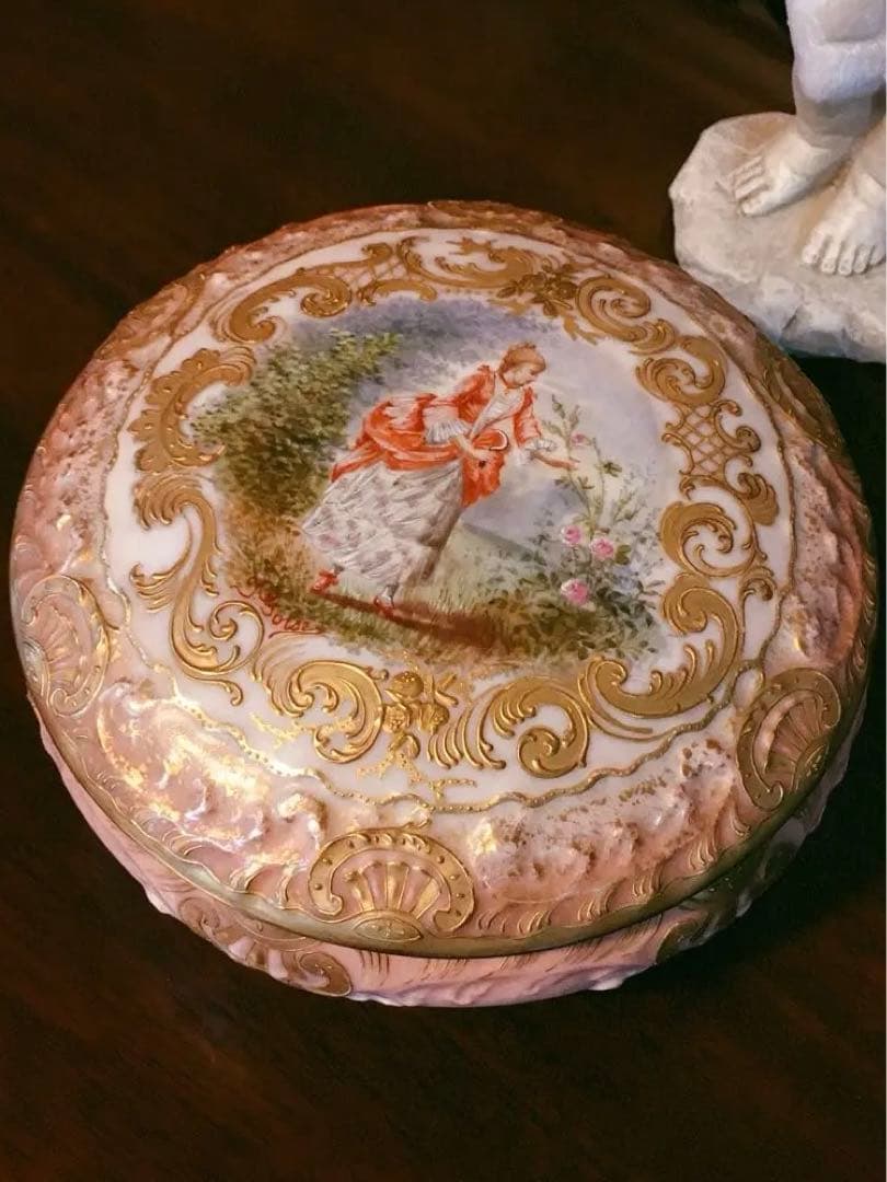 希少　レア　貴重　フランス製　ボンボニエール　アンティーク　宮廷貴婦人　器
